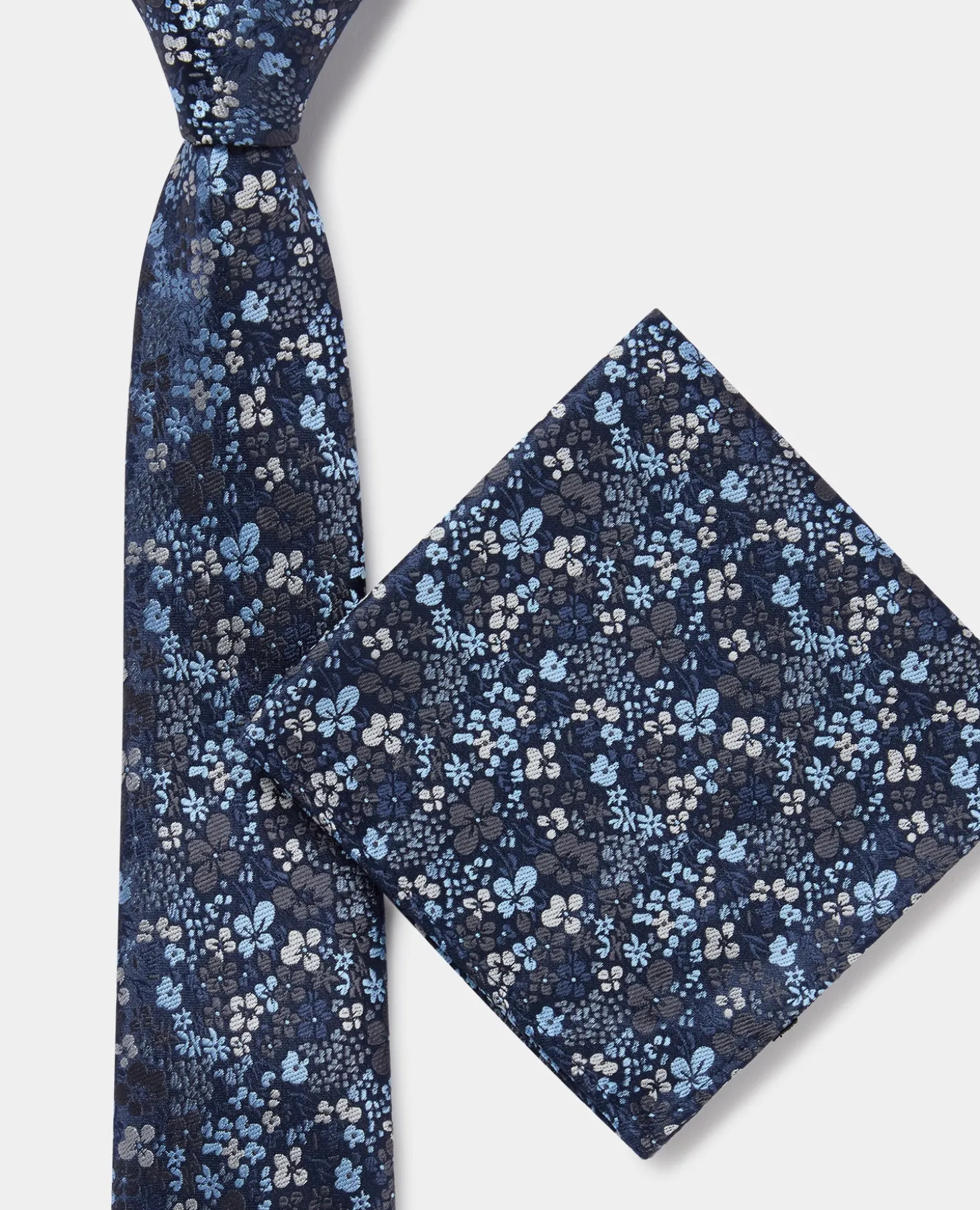 Ditsy Floral Print Tie
